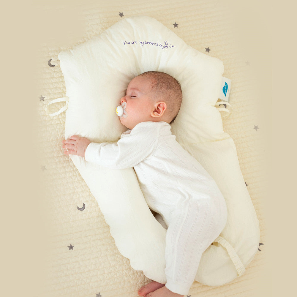 CuddlePure Babykussen – Antibacterieel Knuffelkussen met Ergonomisch Ontwerp en Zachte Stof