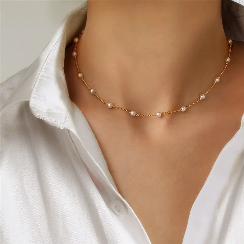 Aureline Parel Choker – Verstelbare Champagnekleurige Ketting met Parelaccenten