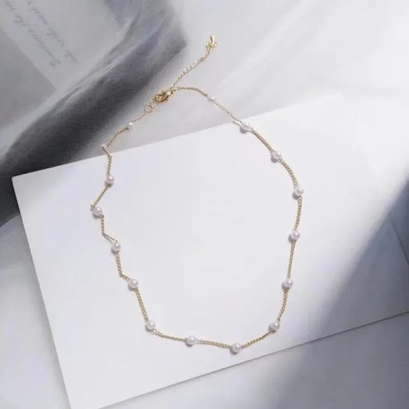 Aureline Parel Choker – Verstelbare Champagnekleurige Ketting met Parelaccenten