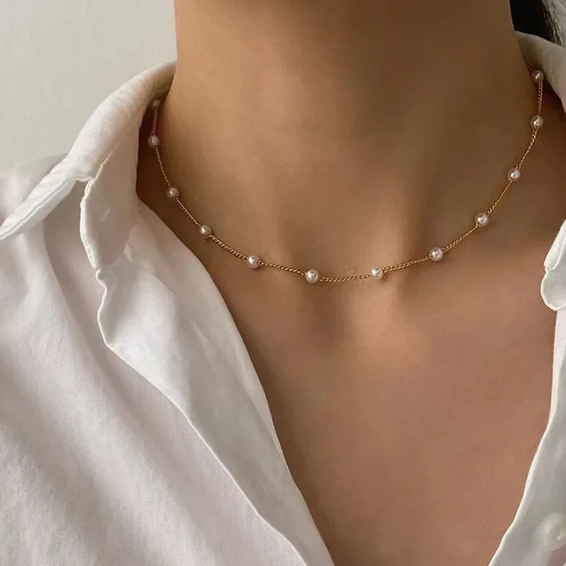 Aureline Parel Choker – Verstelbare Champagnekleurige Ketting met Parelaccenten