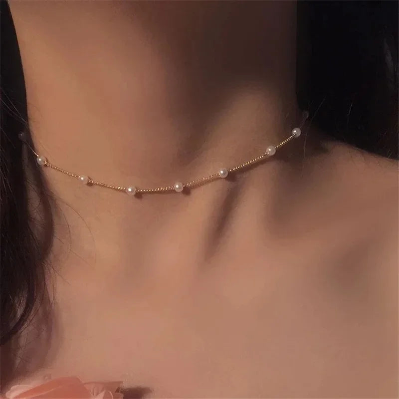 Aureline Parel Choker – Verstelbare Champagnekleurige Ketting met Parelaccenten