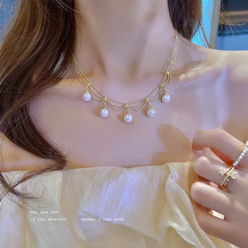 Aureline Parel Choker – Verstelbare Champagnekleurige Ketting met Parelaccenten