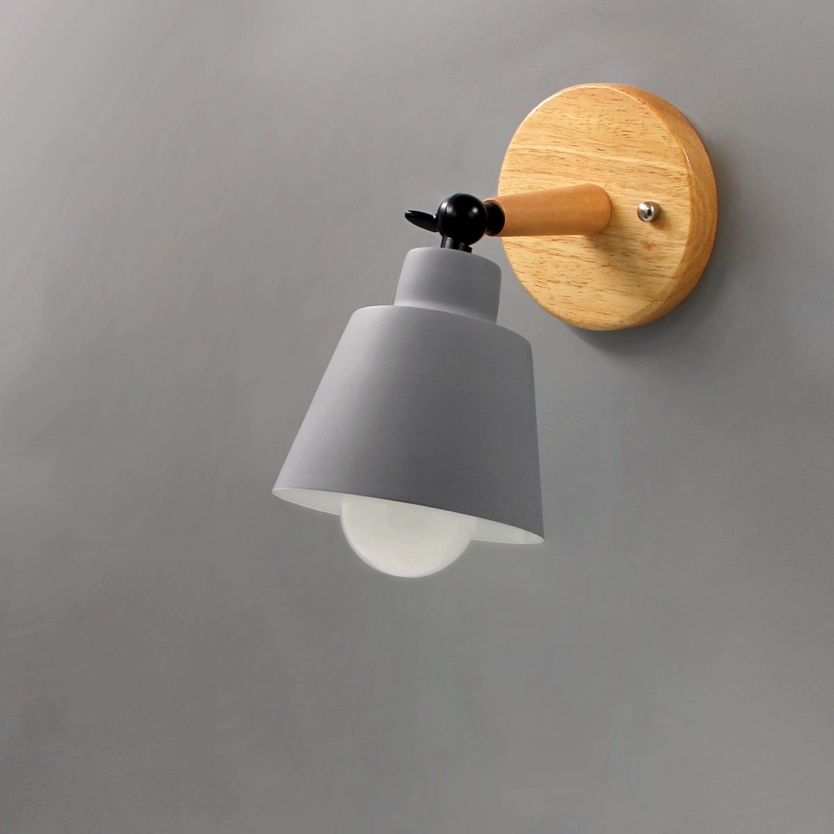 Aurenza Devon Wandlamp – Metalen Kap met Houten Accent en Verstelbare Arm