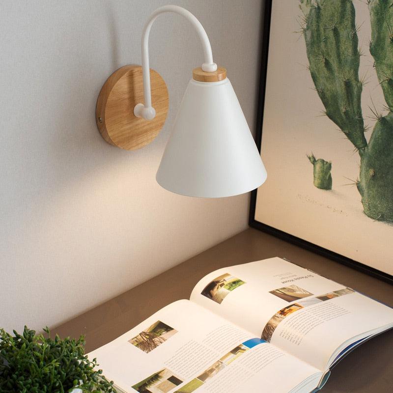 Ardello Wandlamp – Metaal & Hout met Boogvorm, Moderne Bedleeslamp