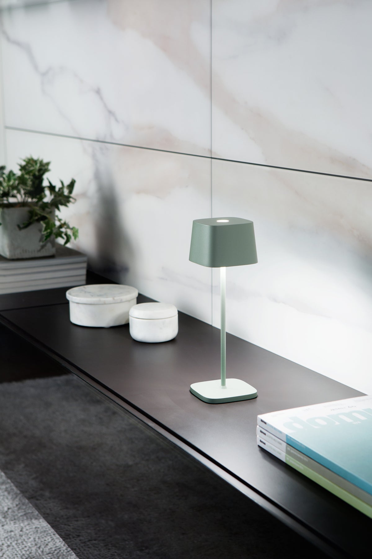 Lumora – Draadloze LED Tafellamp Oplaadbaar IP65 Binnen & Buiten