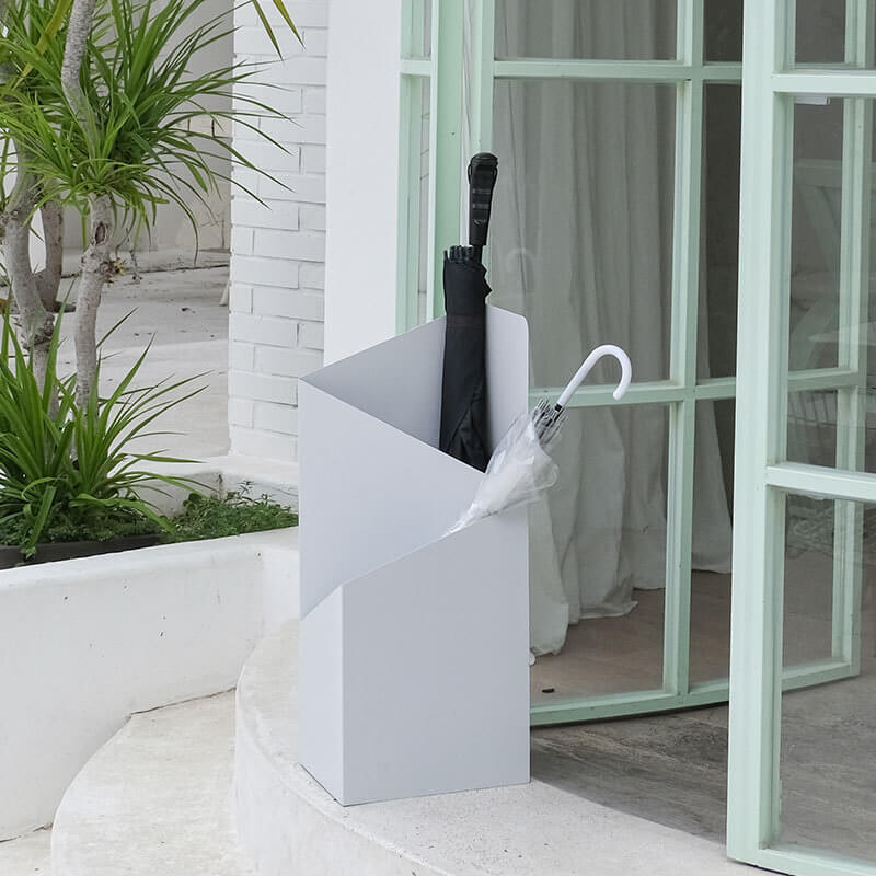 Nordvyn parapluhouder – metalen standaard met opvangschaal in Scandinavisch design