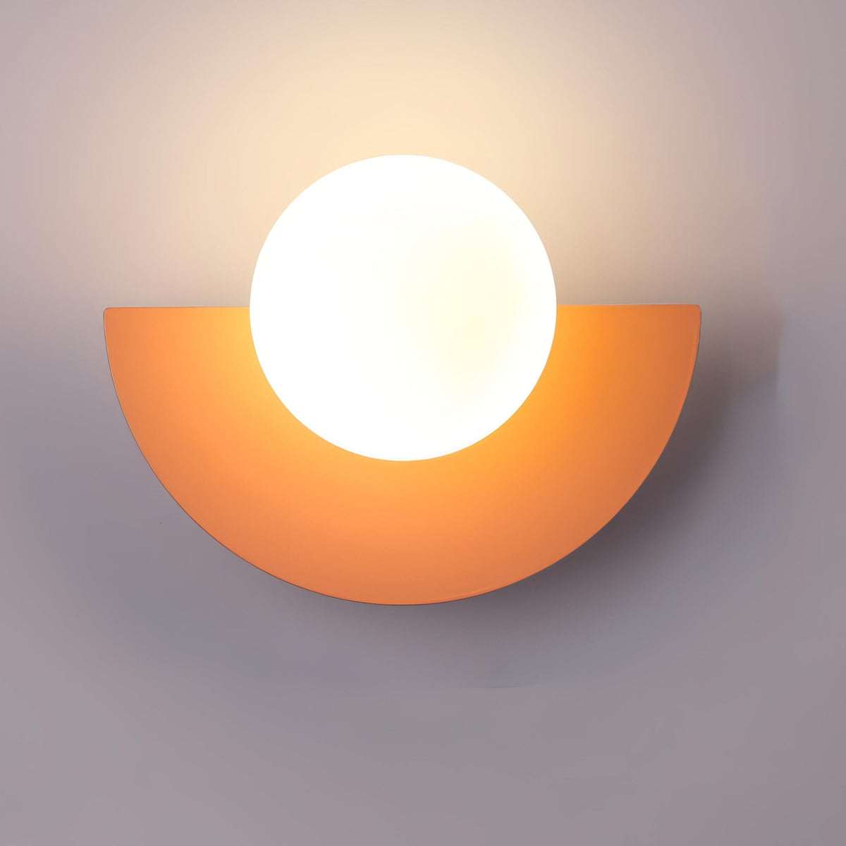Arctiq Wandlamp – Scandinavisch Halfrond Design met Warme Geïntegreerde LED-Verlichting