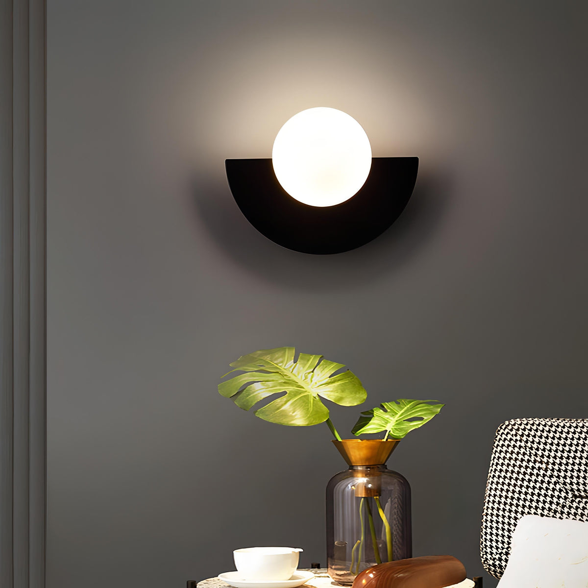 Arctiq Wandlamp – Scandinavisch Halfrond Design met Warme Geïntegreerde LED-Verlichting