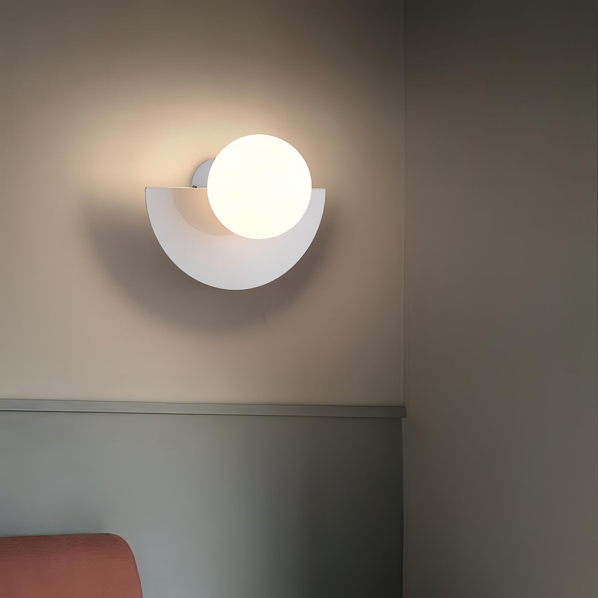 Arctiq Wandlamp – Scandinavisch Halfrond Design met Warme Geïntegreerde LED-Verlichting