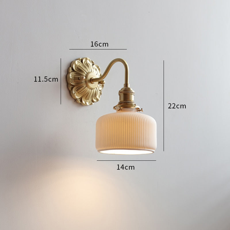 Wandlamp – Vintage Koperen Design met Matglazen Kap & Warme LED-Verlichting