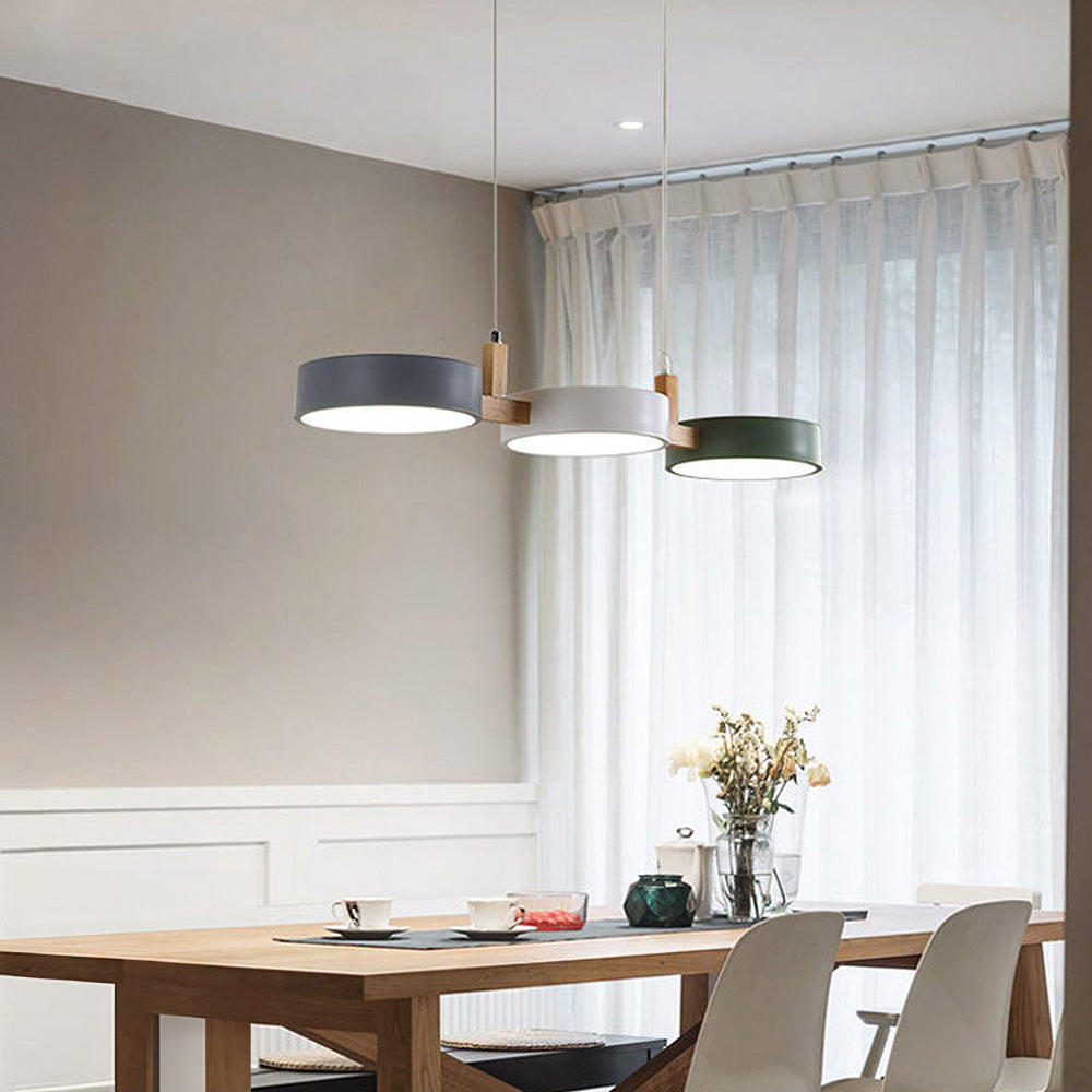 Nordura Hanglamp – Scandinavisch Cilindervormig Design met Meerdere LED-Lichtpunten & Houten Accenten