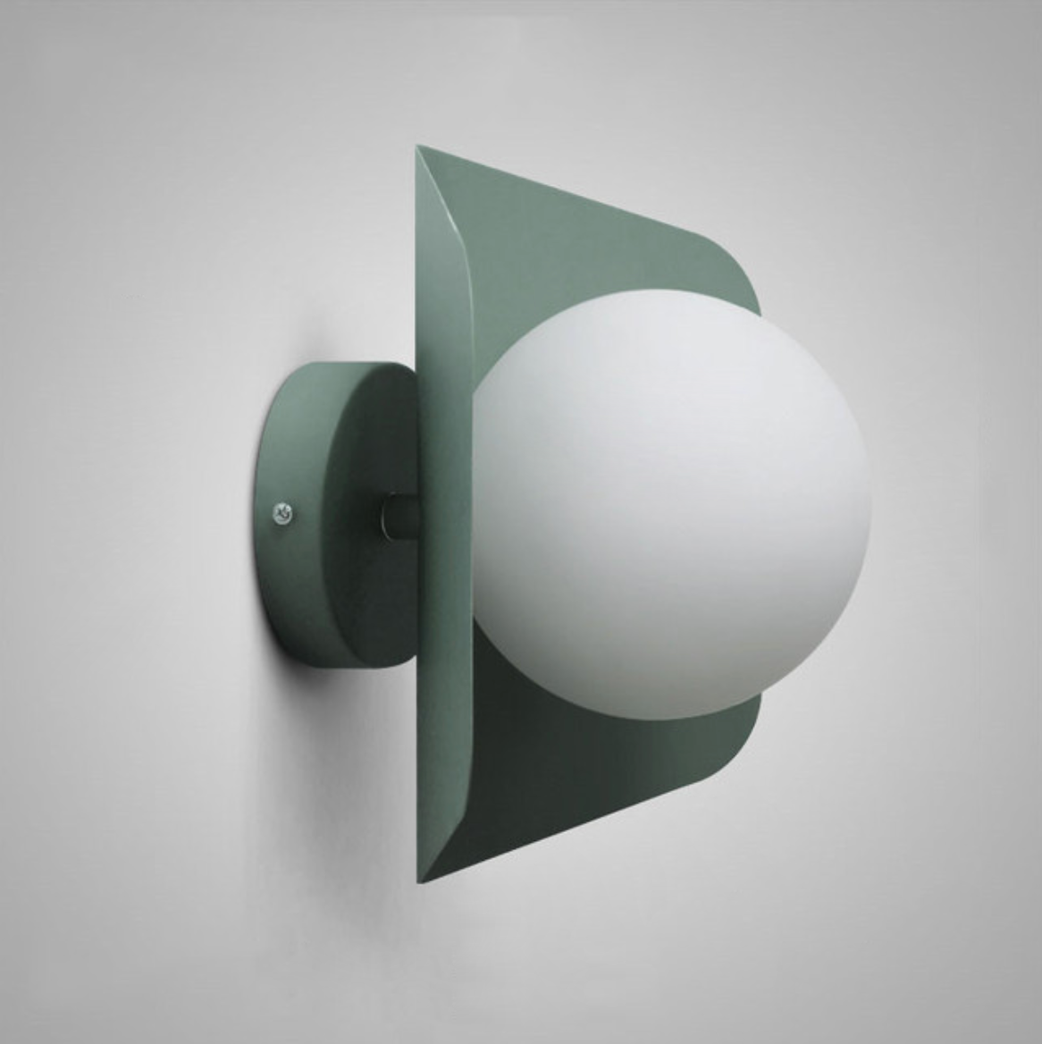 Lurevia Wandlamp met Geometrische Plaat en Frosted Glasbol – Modern Pastel Design