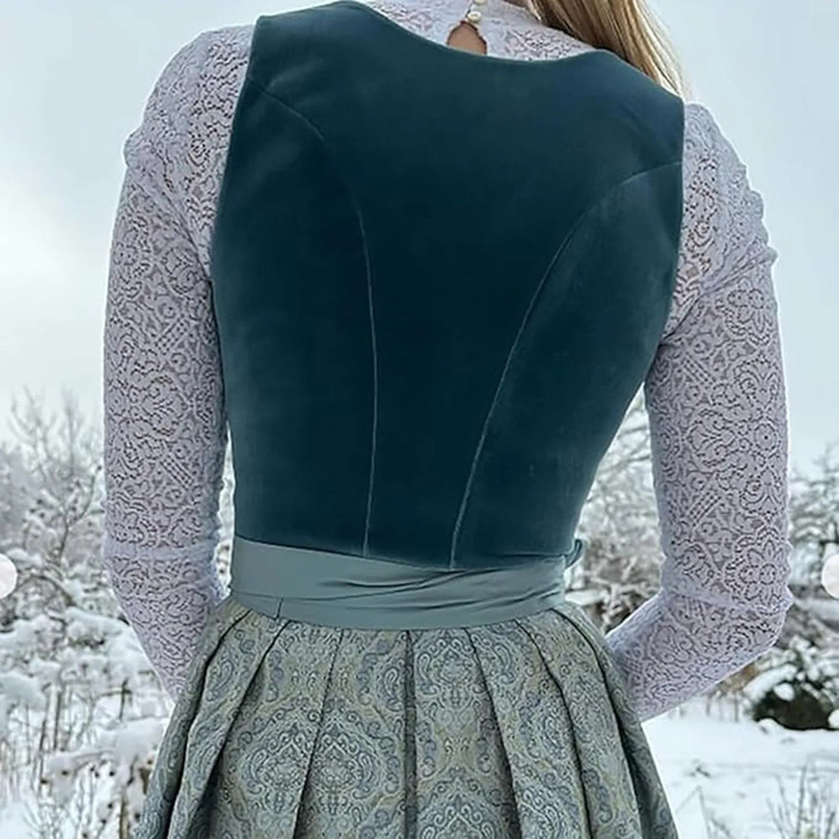 AlpenPoesie – Vintage Dirndl voor Dames – Stijlvol & Authentiek Oktoberfest