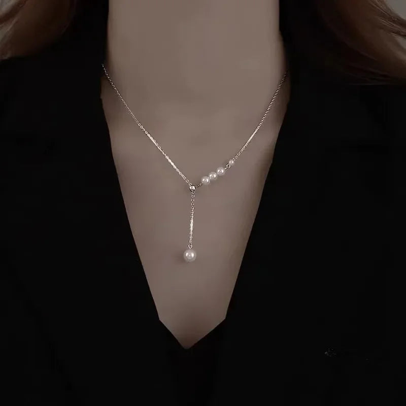 Aureline Parel Choker – Verstelbare Champagnekleurige Ketting met Parelaccenten