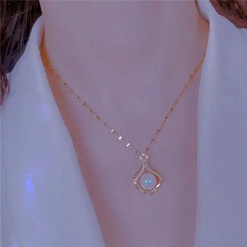 Aureline Parel Choker – Verstelbare Champagnekleurige Ketting met Parelaccenten