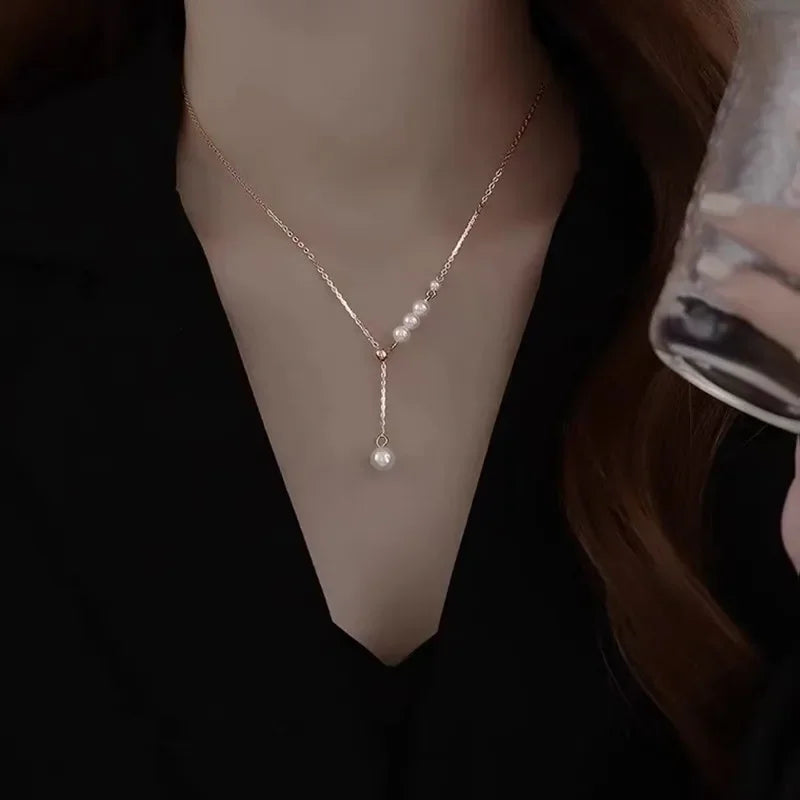 Aureline Parel Choker – Verstelbare Champagnekleurige Ketting met Parelaccenten