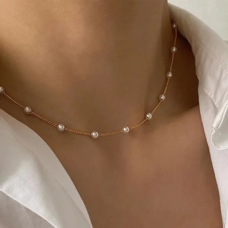 Aureline Parel Choker – Verstelbare Champagnekleurige Ketting met Parelaccenten