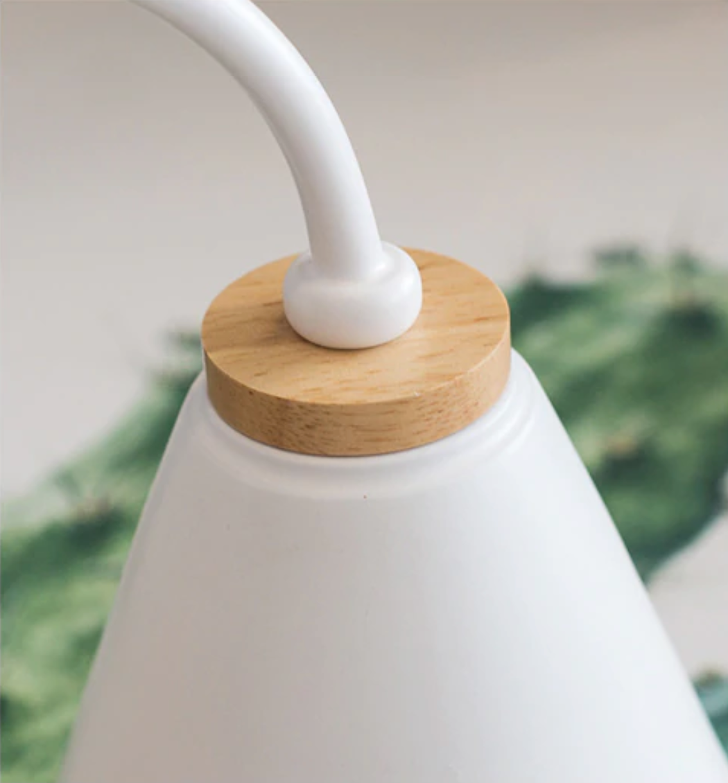 Ardello Wandlamp – Metaal & Hout met Boogvorm, Moderne Bedleeslamp