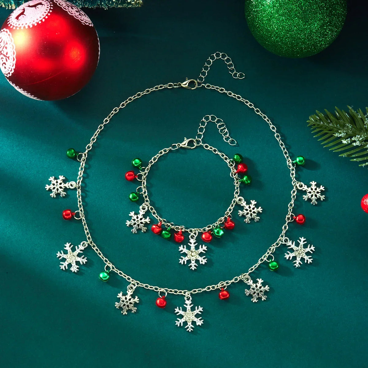 Aurevienne Kerstarmband – Verstelbare Armband met Sneeuwvlok & Belletjes, Feestelijk & Elegant Cadeau