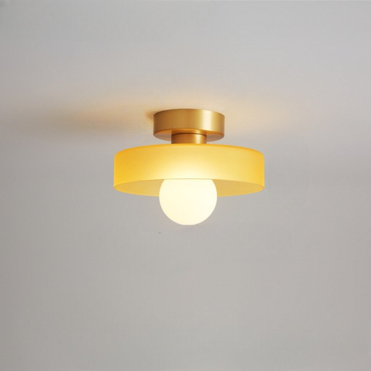 Maisoné Plafondlamp – Bauhaus Design met Glazen Kap & Luxe Messing Afwerking