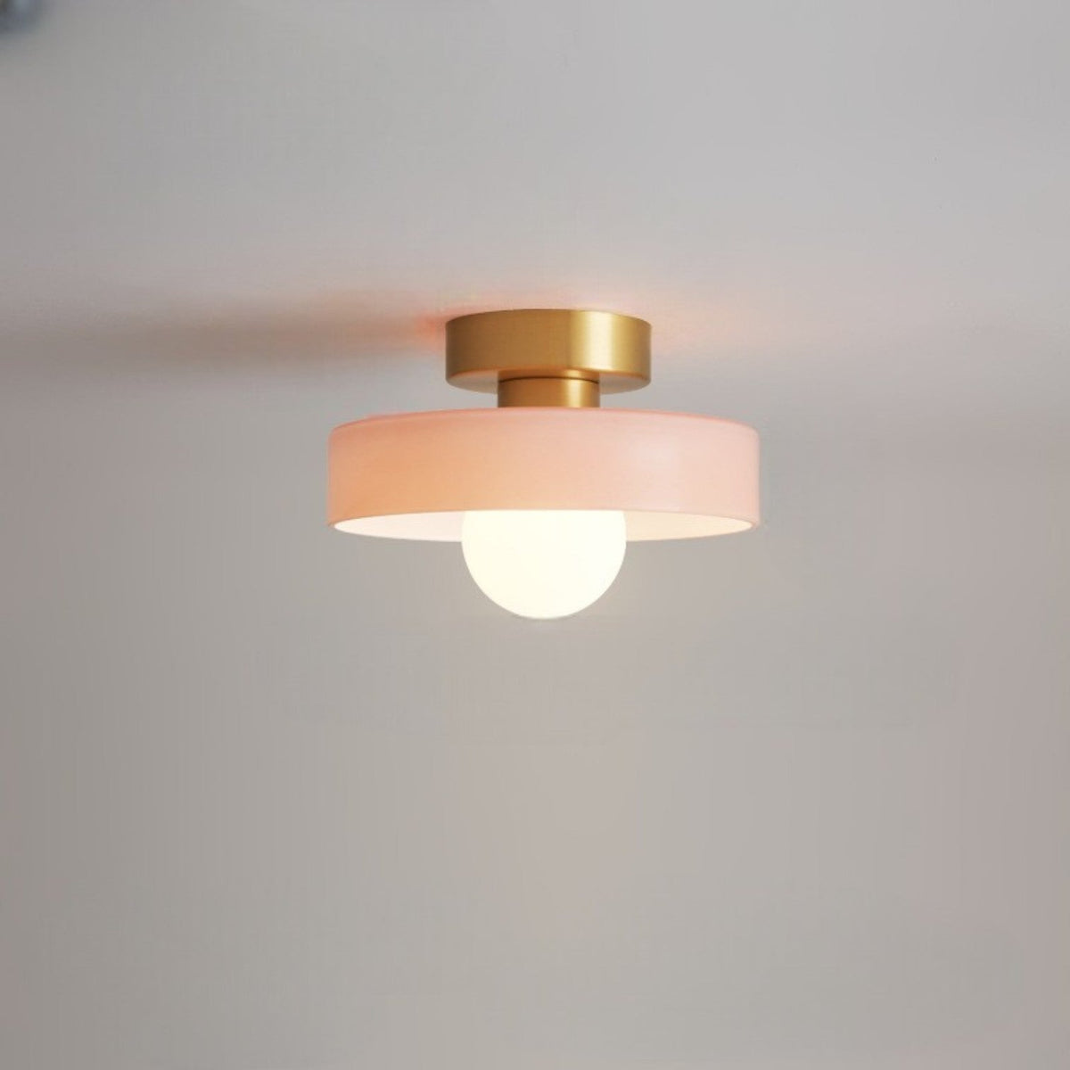 Maisoné Plafondlamp – Bauhaus Design met Glazen Kap & Luxe Messing Afwerking