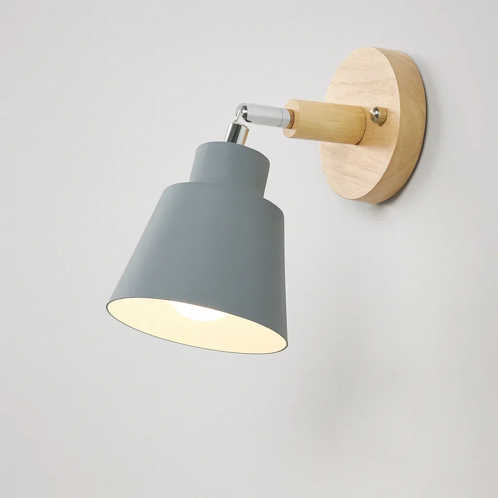 Nordlum Collin Wandlamp – Metalen Kap met Houten Accent en 180° Verstelbaar