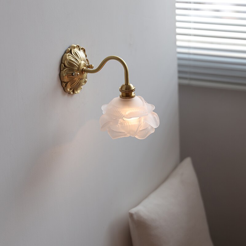 Wandlamp – Vintage Koperen Design met Matglazen Kap & Warme LED-Verlichting