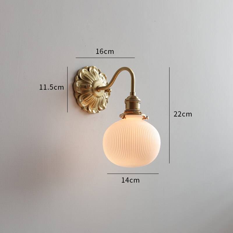 Wandlamp – Vintage Koperen Design met Matglazen Kap & Warme LED-Verlichting