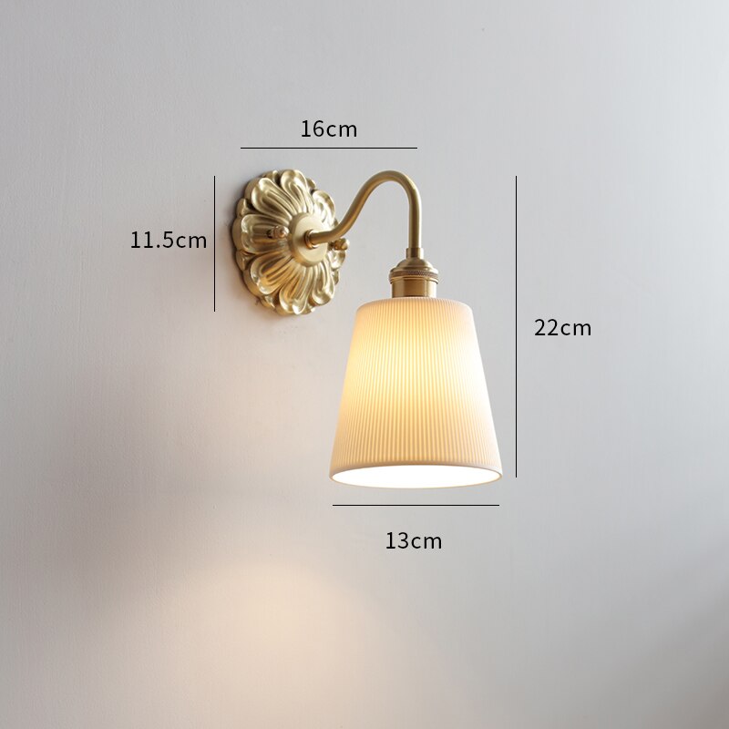 Wandlamp – Vintage Koperen Design met Matglazen Kap & Warme LED-Verlichting