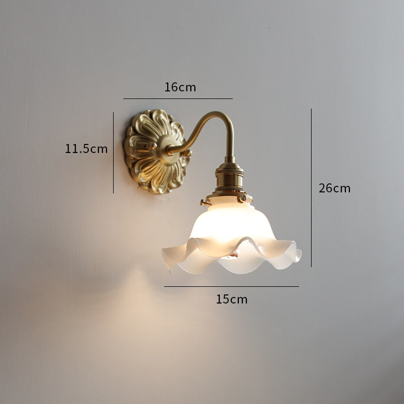 Wandlamp – Vintage Koperen Design met Matglazen Kap & Warme LED-Verlichting