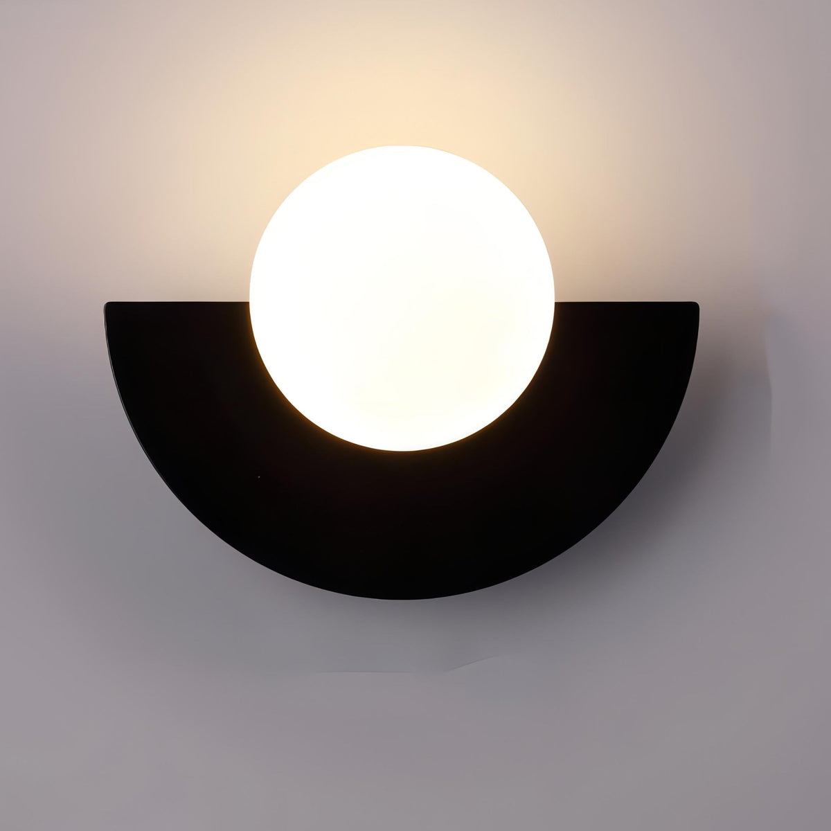 Arctiq Wandlamp – Scandinavisch Halfrond Design met Warme Geïntegreerde LED-Verlichting
