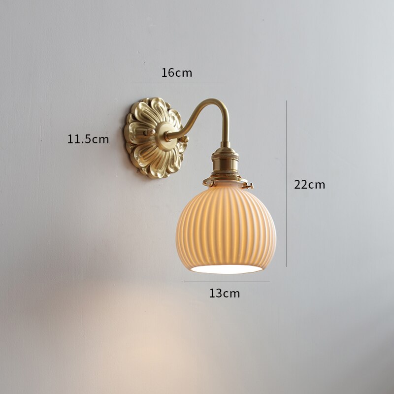 Wandlamp – Vintage Koperen Design met Matglazen Kap & Warme LED-Verlichting