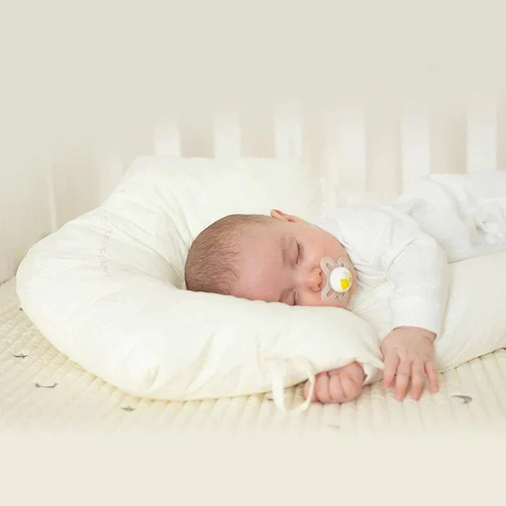 CuddlePure Babykussen – Antibacterieel Knuffelkussen met Ergonomisch Ontwerp en Zachte Stof